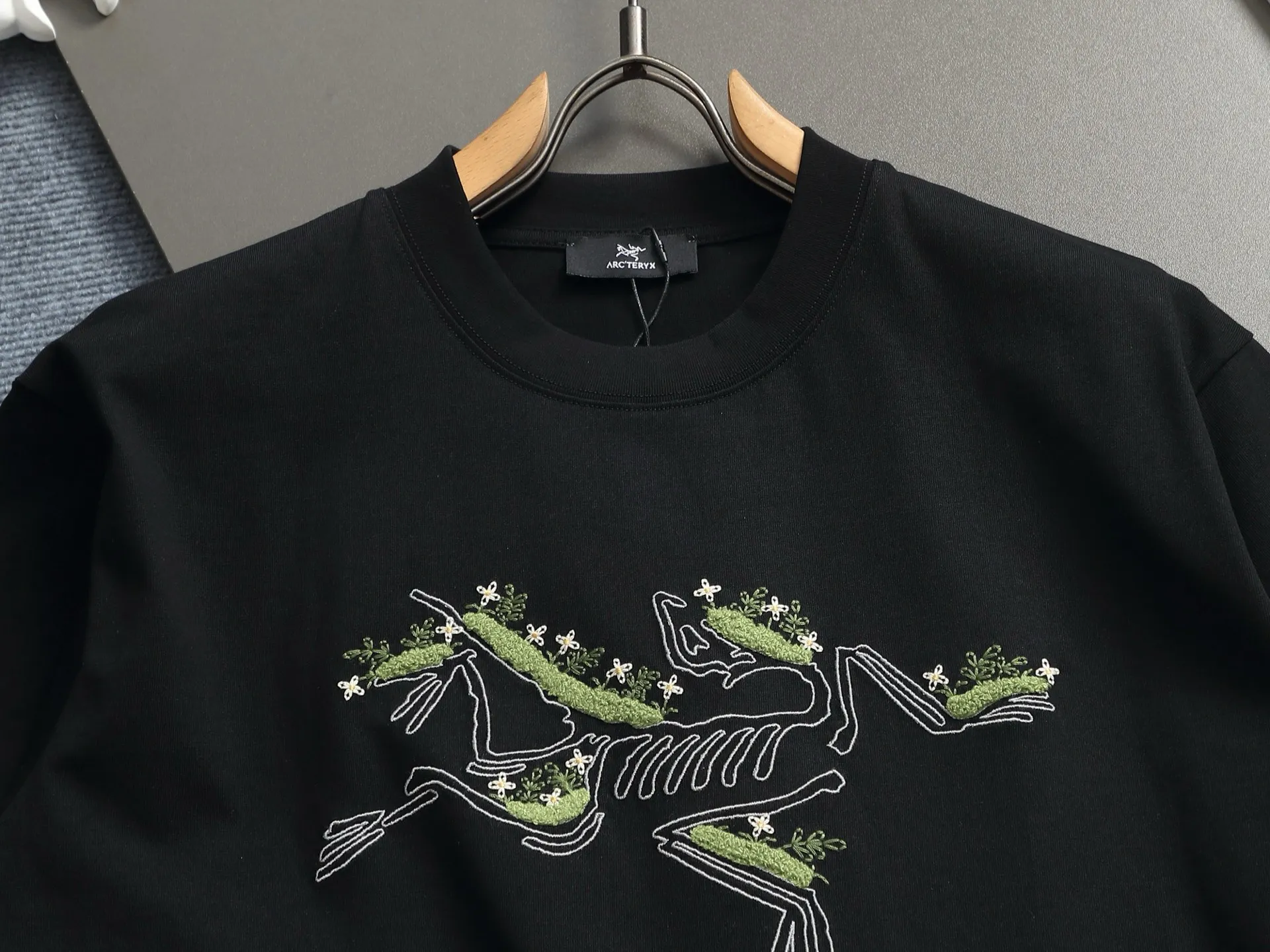 （ ） Arcteryx Cormac Series Logo LS T Same Style ✅ Size：XS S M L Black White